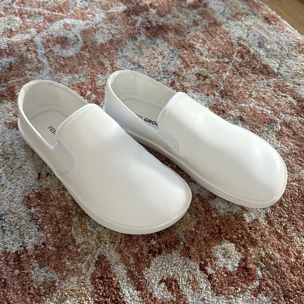 Feelgrounds barefoot slip ons all white luxe sz 37